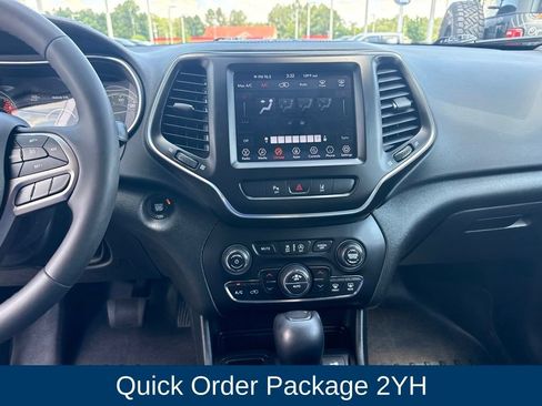 Used 2022 Jeep Cherokee Latitude Lux w/ Sun & Sound Group FWD image 18