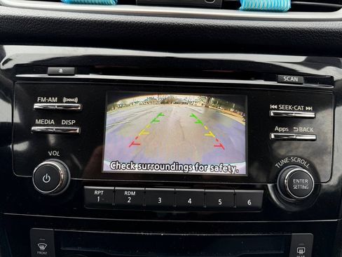 Used 2016 Nissan Rogue SV FWD image 17