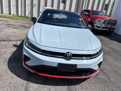 Used 2025 Volkswagen Jetta GLI Autobahn FWD image 9