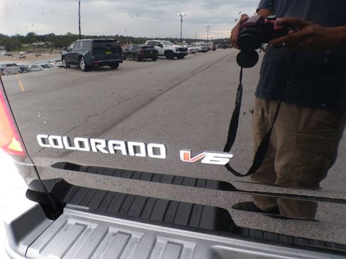 Used 2020 Chevrolet Colorado Z71 AWD/4WD image 16