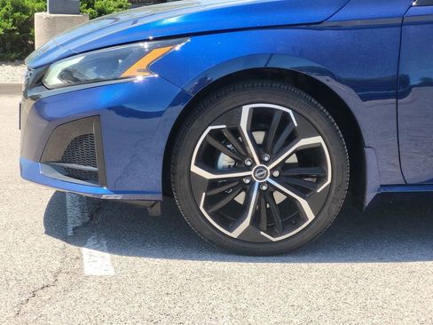 Used 2024 Nissan Altima 2.5 SR w/ SR Premium Package AWD/4WD image 6