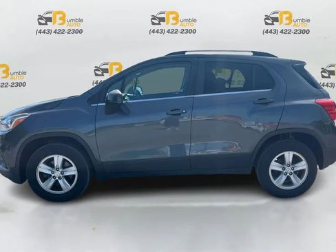Used 2017 Chevrolet Trax LT w/ Sun & Sound Package AWD/4WD image 8