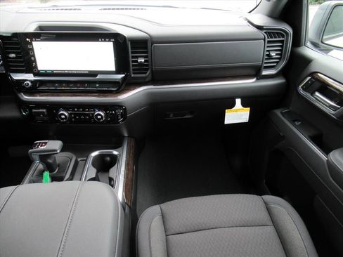 New 2026 GMC Sierra 1500 Elevation image 14