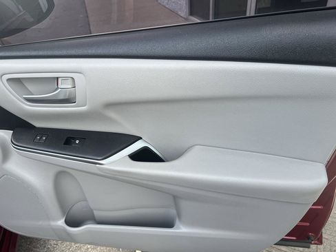 Used 2017 Toyota Camry LE FWD image 16
