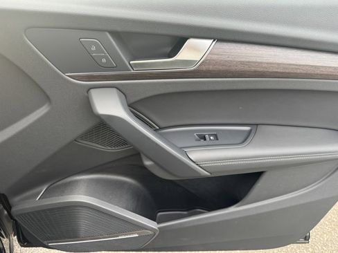 Certified 2025 Audi Q5 2.0T Premium w/ Convenience Plus Package image 31