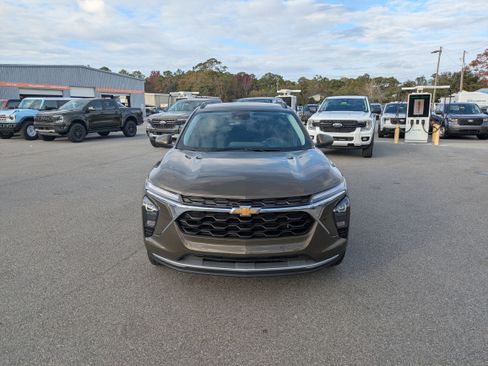 Used 2024 Chevrolet Trax LT w/ Driver Confidence Package image 7