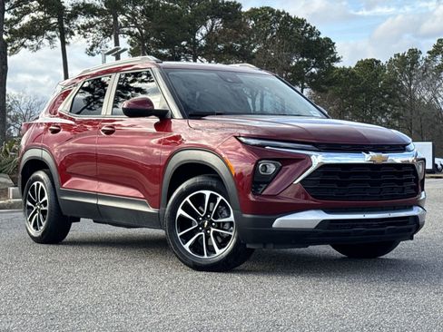 Used 2024 Chevrolet TrailBlazer LT w/ Convenience Package image 2