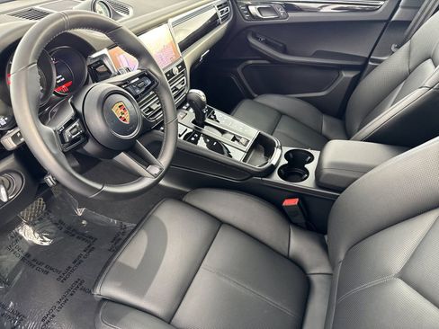 Certified 2026 Porsche Macan AWD/4WD image 4