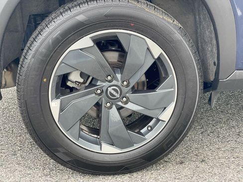 Used 2025 Nissan Rogue SV AWD/4WD image 16