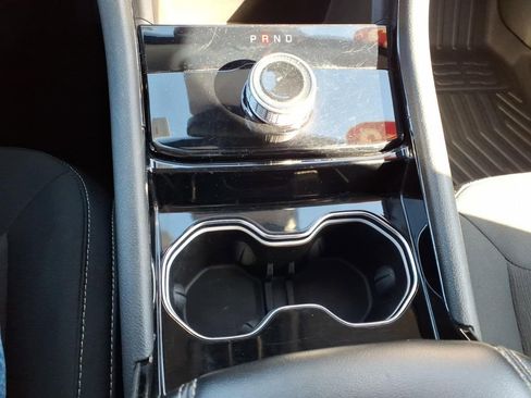 Used 2023 Jeep Grand Cherokee Laredo image 12