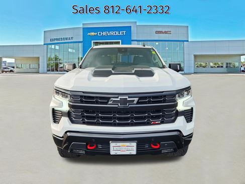 Used 2025 Chevrolet Silverado 1500 LT Trail Boss w/ Convenience Package II AWD/4WD image 2