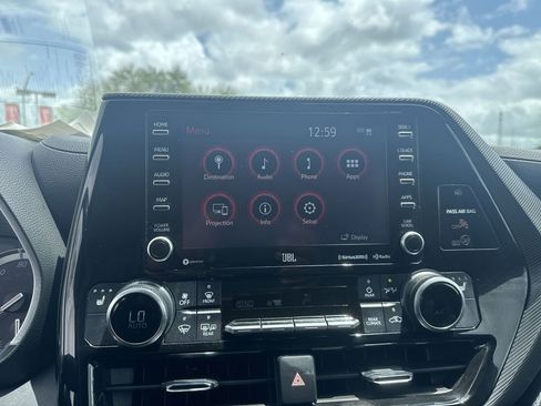 Used 2022 Toyota Highlander XSE AWD/4WD image 27