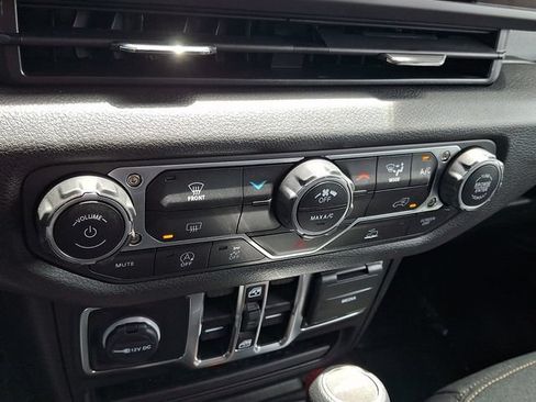 Used 2025 Jeep Gladiator Sport AWD/4WD image 15