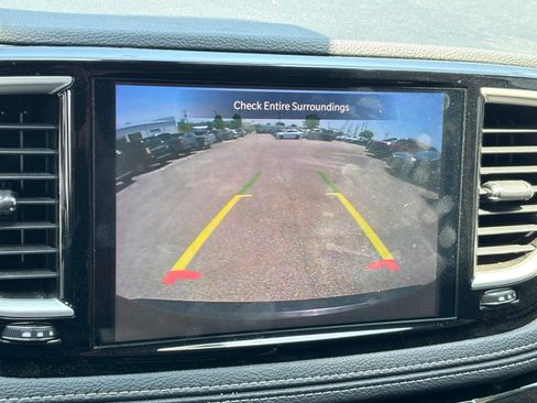 Used 2023 Chrysler Pacifica Touring-L AWD/4WD image 13