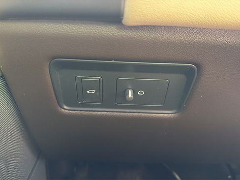 Used 2019 Land Rover Range Rover Sport SE AWD/4WD image 19
