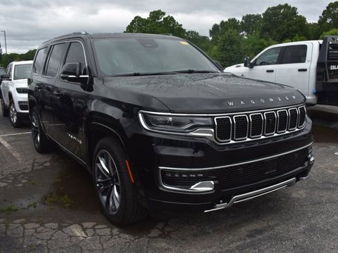 Used 2025 Jeep Wagoneer Series III w/ Premium Group I AWD/4WD image 3
