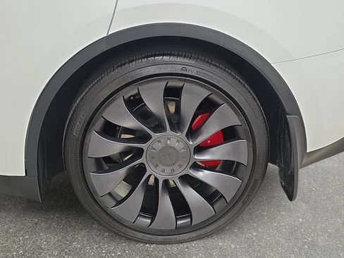 Used 2024 Tesla Model Y Performance AWD/4WD image 32