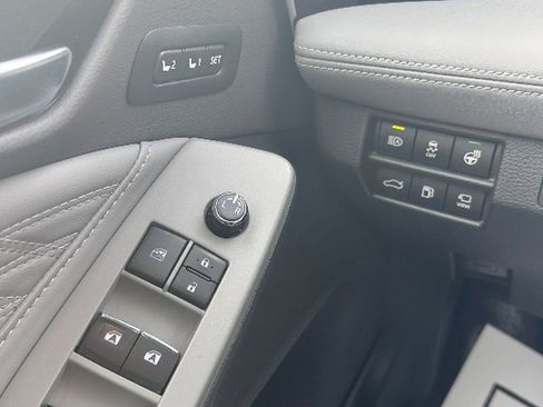 Used 2019 Toyota Avalon Limited w/ Advanced Safety Package image 18