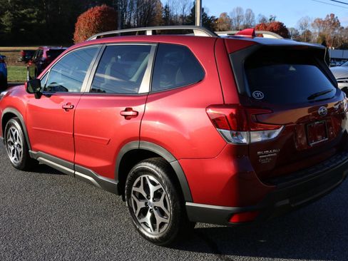 Used 2021 Subaru Forester Premium image 3