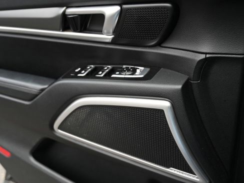 Used 2020 Kia Telluride S w/ S 8 Passenger Seating Package image 19