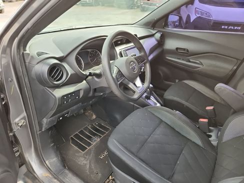 Used 2020 Nissan Kicks S image 13