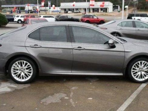 Used 2020 Toyota Camry XLE image 8