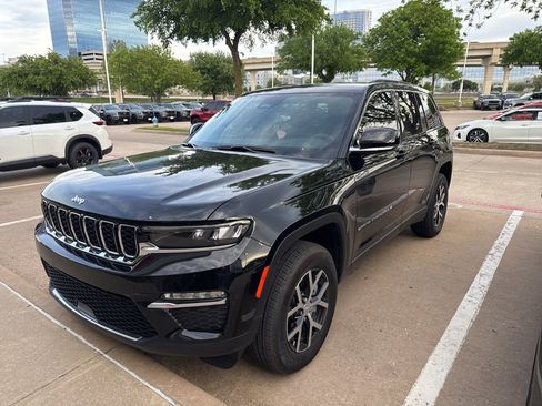 Used 2025 Jeep Grand Cherokee Limited image 6