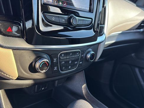 Used 2022 Chevrolet Traverse LS image 22