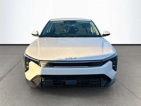 New 2025 Kia K4 LXS image 2
