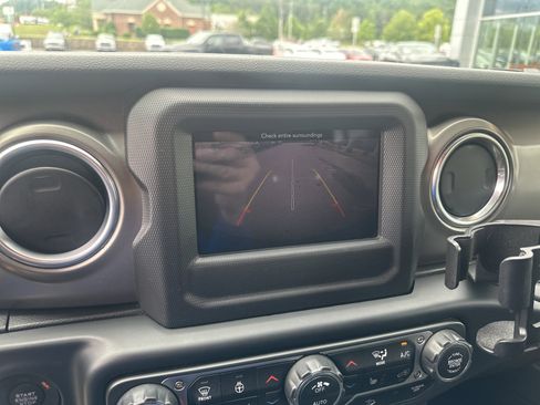 Used 2019 Jeep Wrangler Unlimited Rubicon w/ Cold Weather Group AWD/4WD image 38