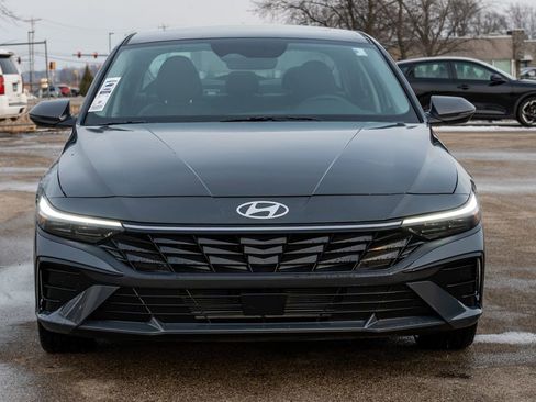New 2025 Hyundai Elantra Limited image 2