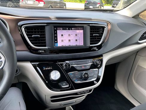 Used 2023 Chrysler Voyager LX FWD image 19