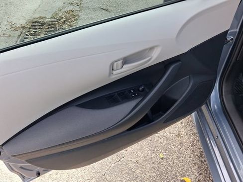 Used 2025 Toyota Corolla LE FWD image 13