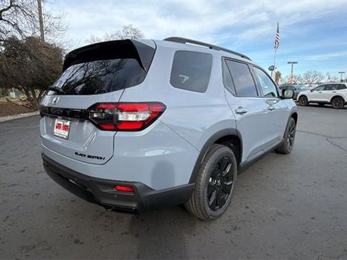 New 2026 Honda Pilot Black Edition image 4