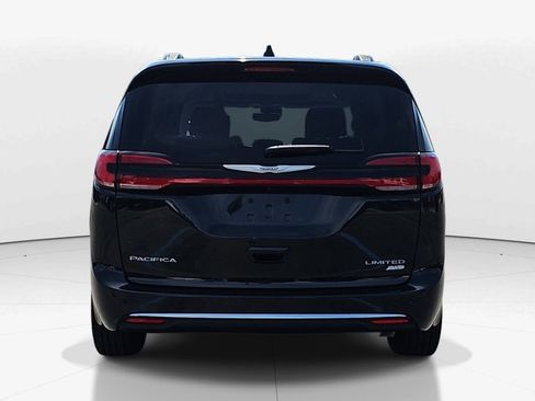 Used 2023 Chrysler Pacifica Limited w/ Uconnect Theater Family Group AWD/4WD image 4