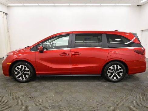 Certified 2025 Honda Odyssey EX-L image 4