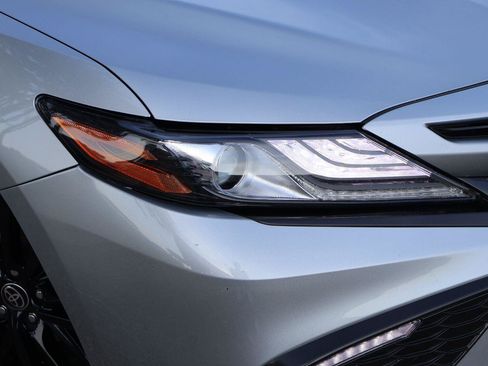 Used 2022 Toyota Camry XSE FWD image 10