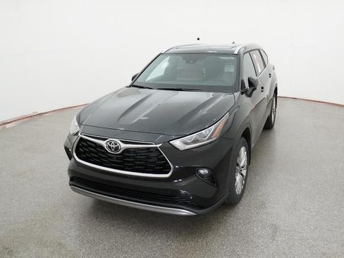 New 2026 Toyota Highlander Platinum AWD/4WD image 16