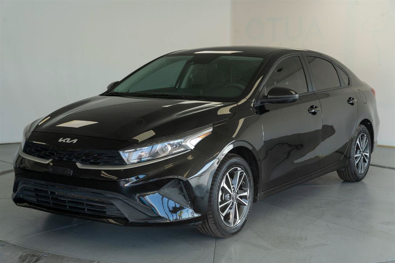 Used 2023 Kia Forte LXS FWD image 3