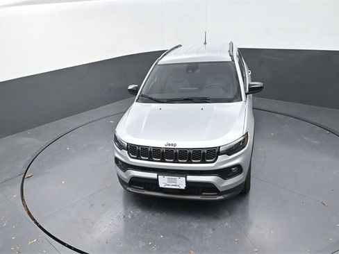 New 2026 Jeep Compass Latitude image 10