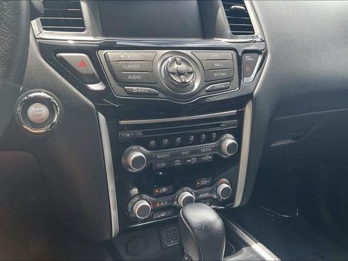 Used 2018 Nissan Pathfinder SV FWD image 33