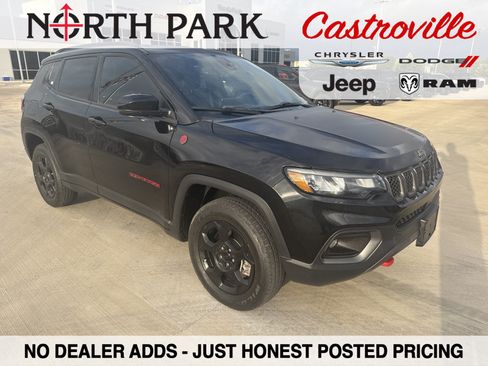 Used 2023 Jeep Compass Trailhawk AWD/4WD image 1