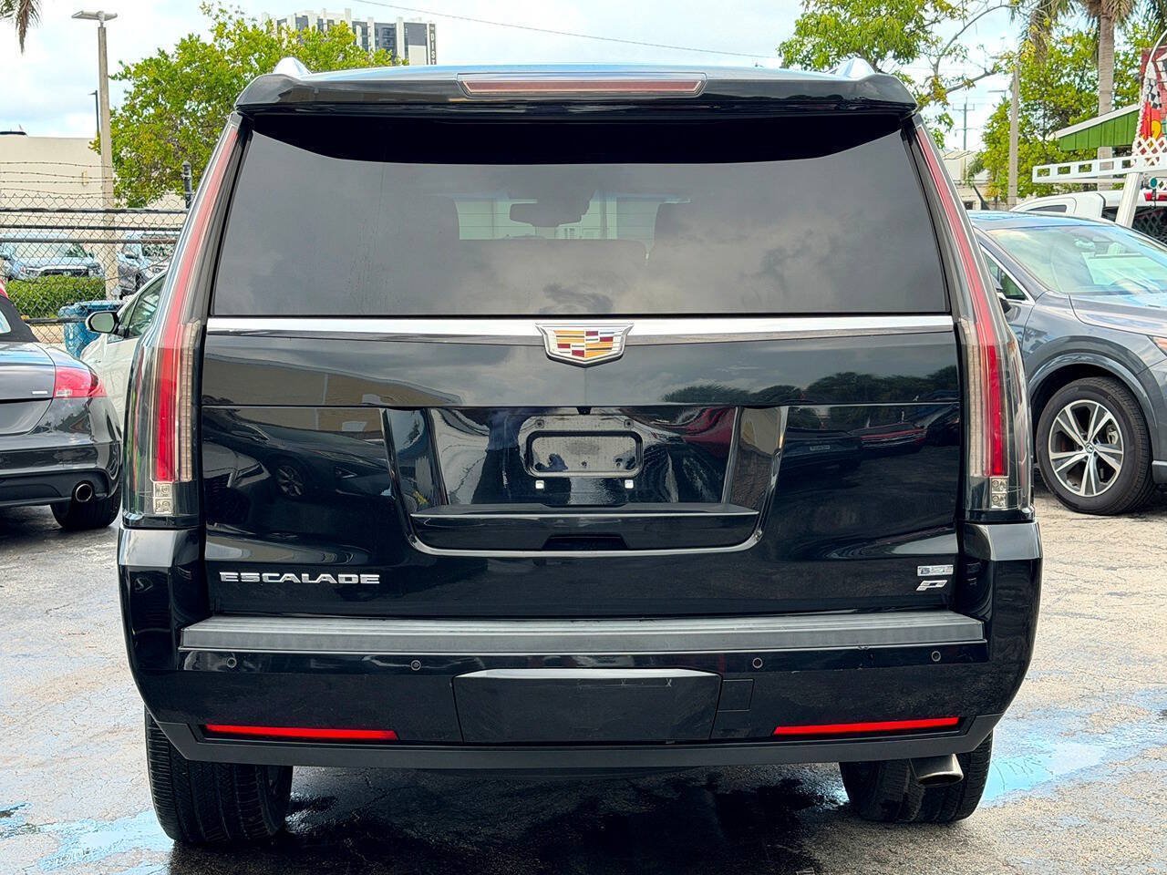 Used 2016 Cadillac Escalade Platinum AWD/4WD image 16