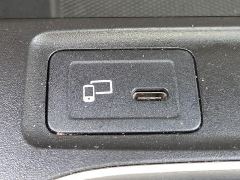 Used 2022 Mercedes-Benz GLB 250 4MATIC image 7