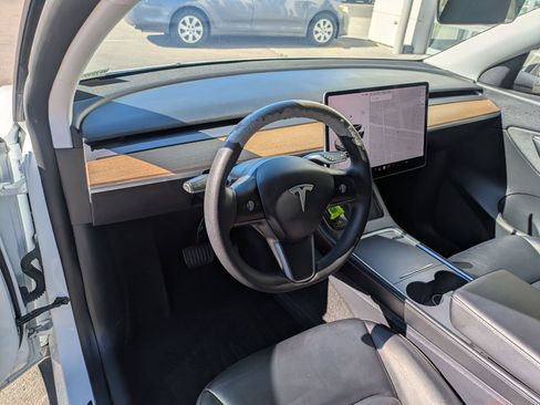 Used 2021 Tesla Model Y Long Range AWD/4WD image 17