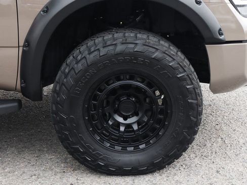 Used 2021 Nissan Titan PRO-4X w/ Pro-4x Convenience Package image 52