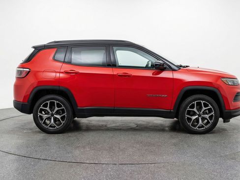 Used 2025 Jeep Compass Limited AWD/4WD image 11