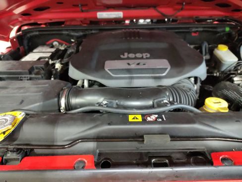 Used 2017 Jeep Wrangler Sport w/ Connectivity Group AWD/4WD image 7