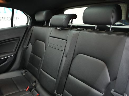 Used 2019 Mercedes-Benz GLA 250 4MATIC image 37