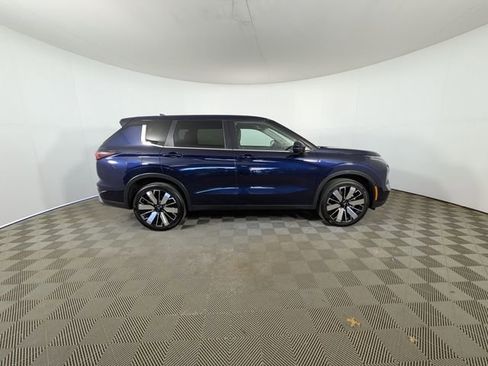 Used 2025 Mitsubishi Outlander SE AWD/4WD image 3